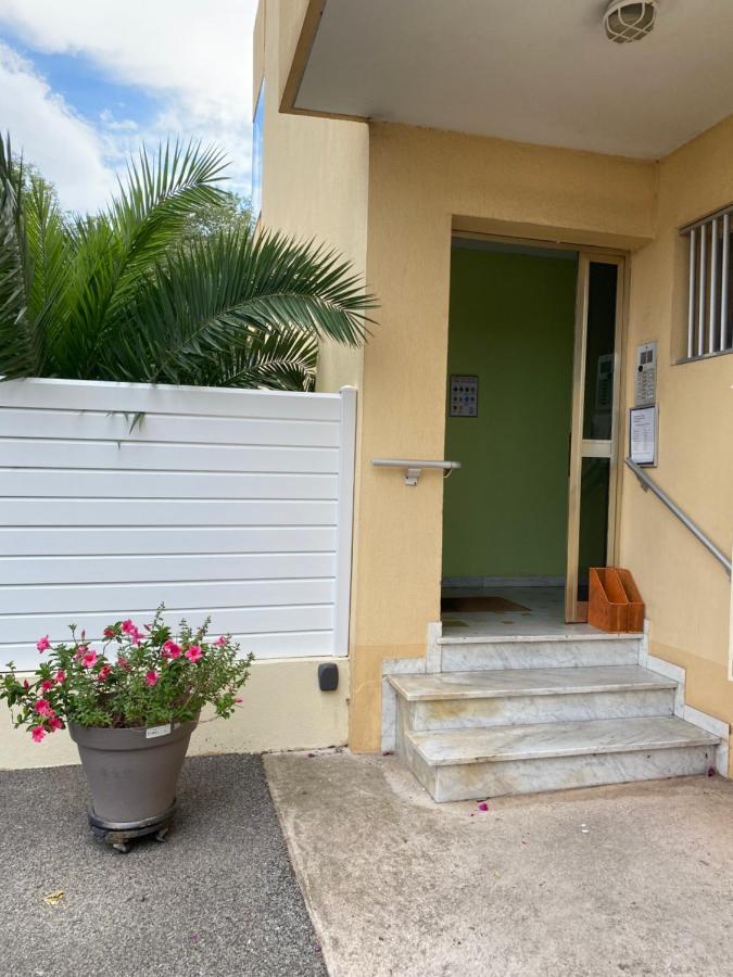 Chez Virginie : Appartement Lumineux Au Calme. Fréjus Exterior foto