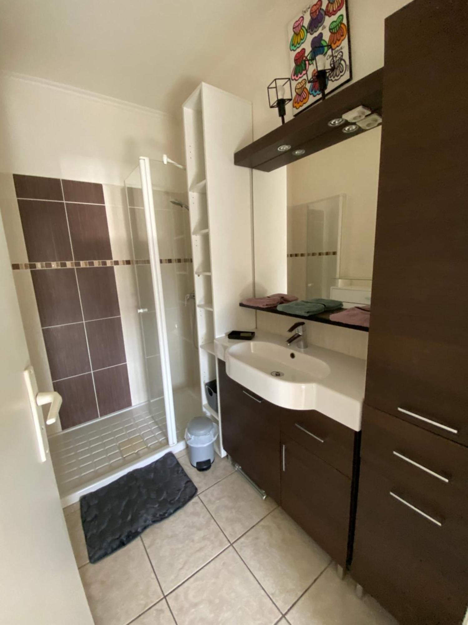 Chez Virginie : Appartement Lumineux Au Calme. Fréjus Exterior foto